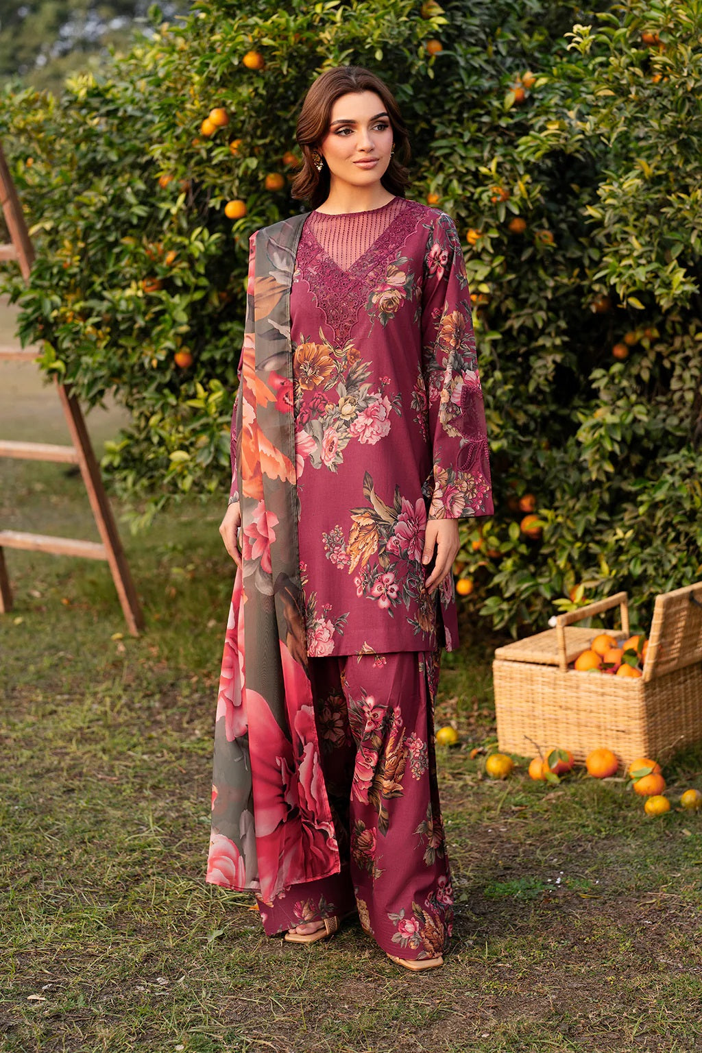 Iznik Luxury Embroidered Lawn 3 Piece Unstitched UE-385
