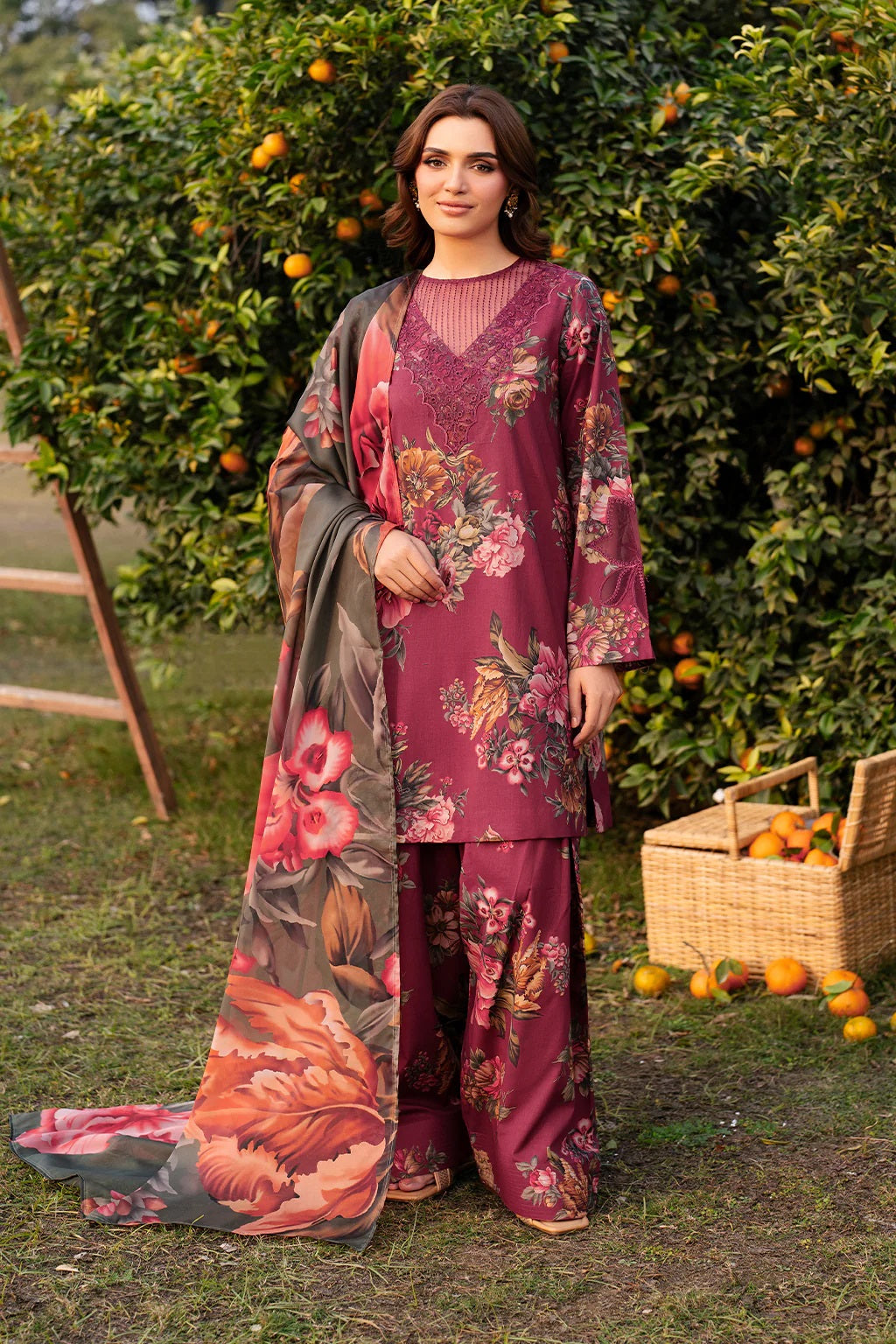 Iznik Luxury Embroidered Lawn 3 Piece Unstitched UE-385
