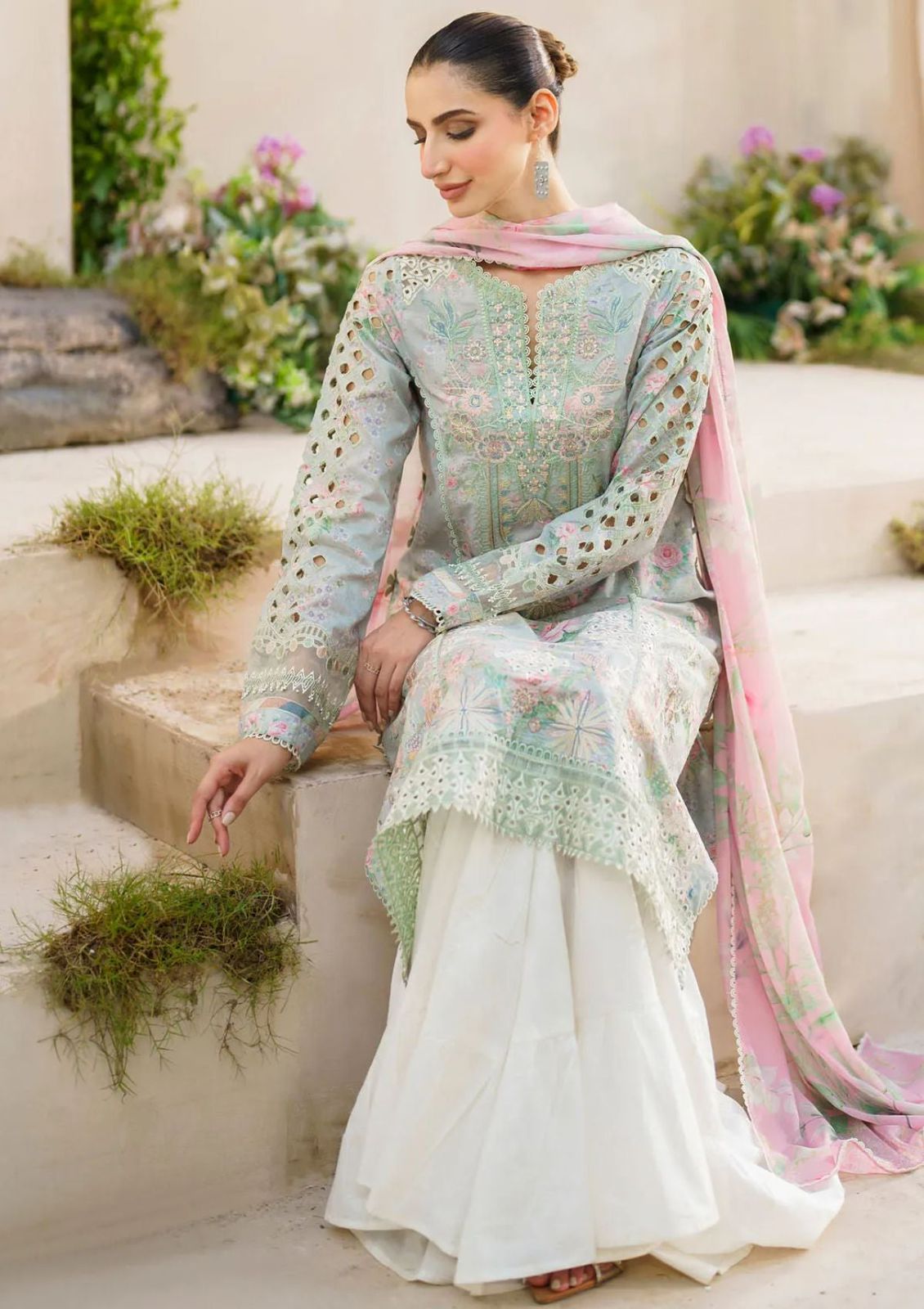 Iznik Luxury Collection Lawn Embroidery 3 Piece Unstitched
