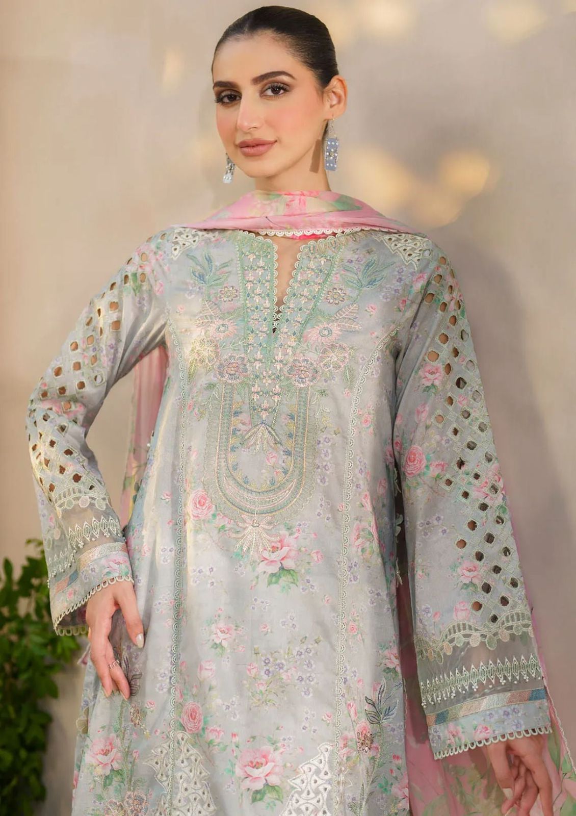 Iznik Luxury Collection Lawn Embroidery 3 Piece Unstitched
